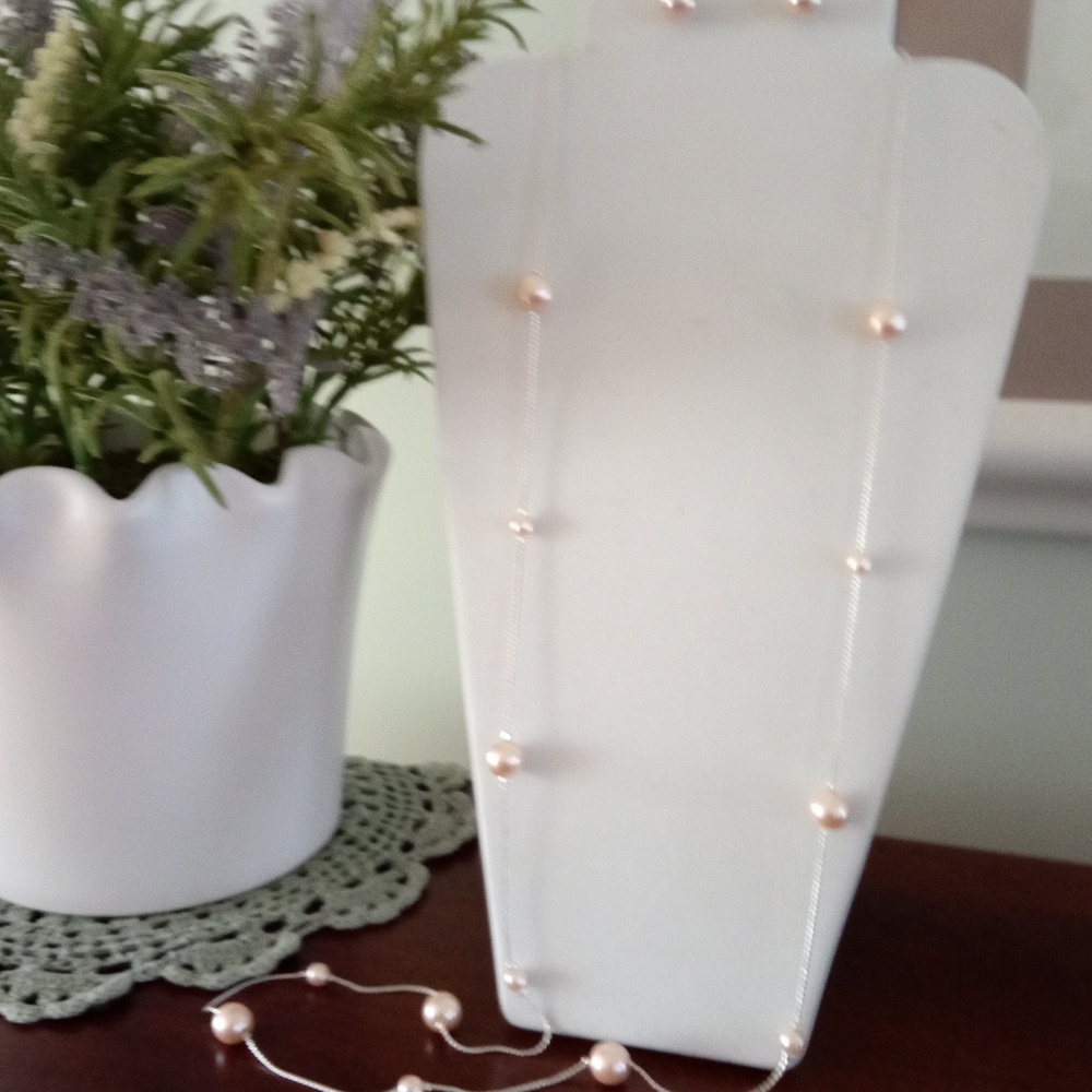 Faux pearl & silver tone necklace w/earrings